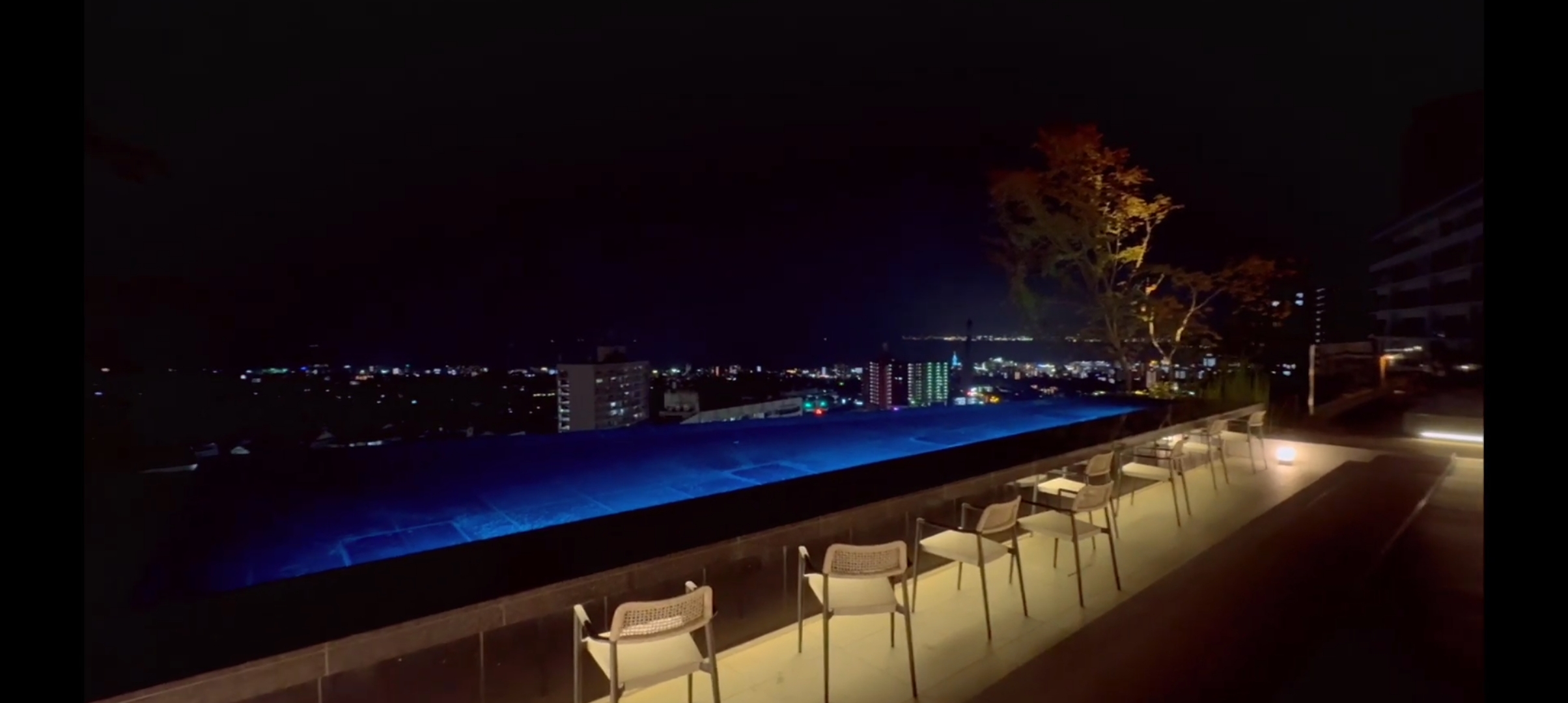 ���T��z�e�� �A�N�A�K�[�f���̕����V���[�C���[�W