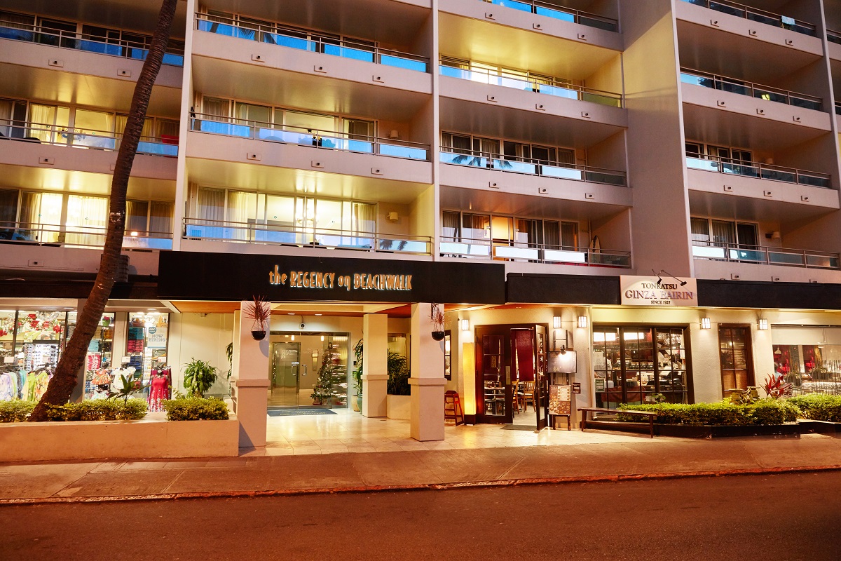 ���[�W�F���V�[�E�I���E�r�[�`�E�H�[�N�E���C�L�Lby�A�E�g���K�[